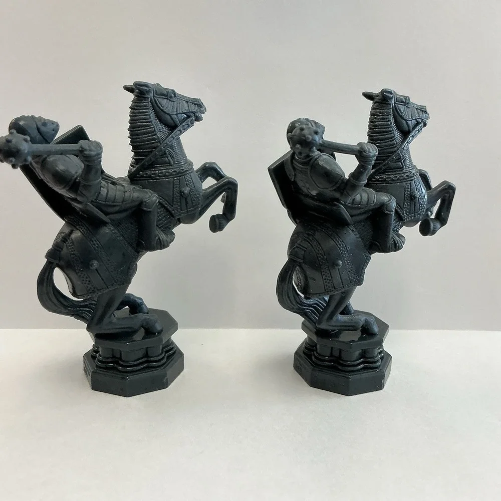 2002 Harry Potter Wizard Chess Set Replacement 2 Black Knights Plastic Pieces
